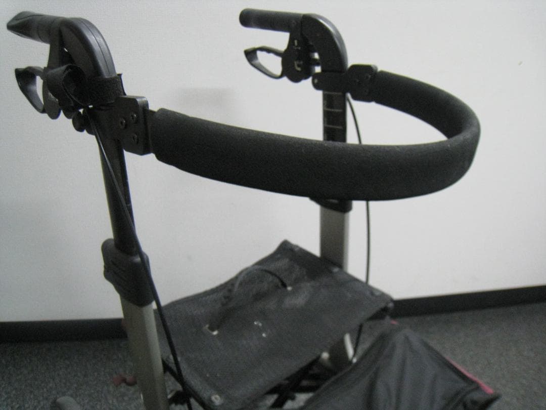 介護用品 歩行車 リトルターン ハイタイプ アロン化成 安寿 リハビリ　①