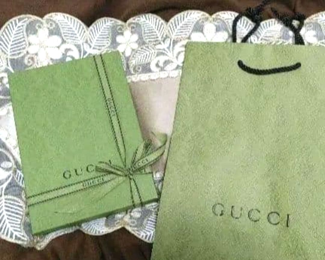 GUCCI ハーバリウムプリント　ノート ギフトリボン包装&バッグ付き