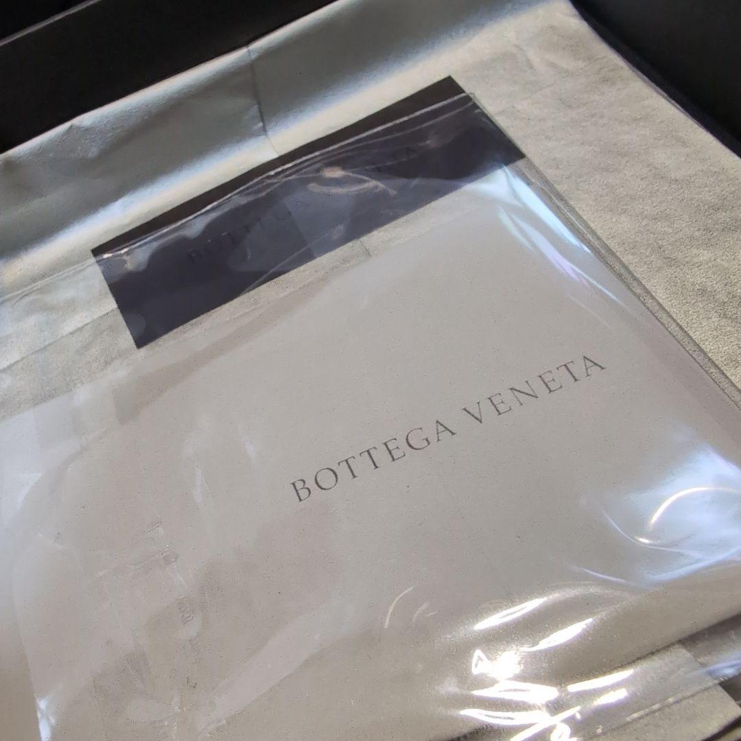 Bottega Veneta イントレチャート ネックストラップ ガンメタリック