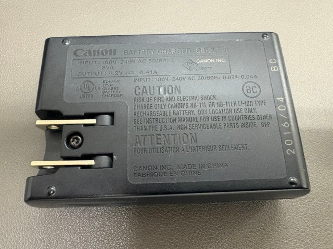 Canon IXY レッド デジタルカメラ 本体と充電器