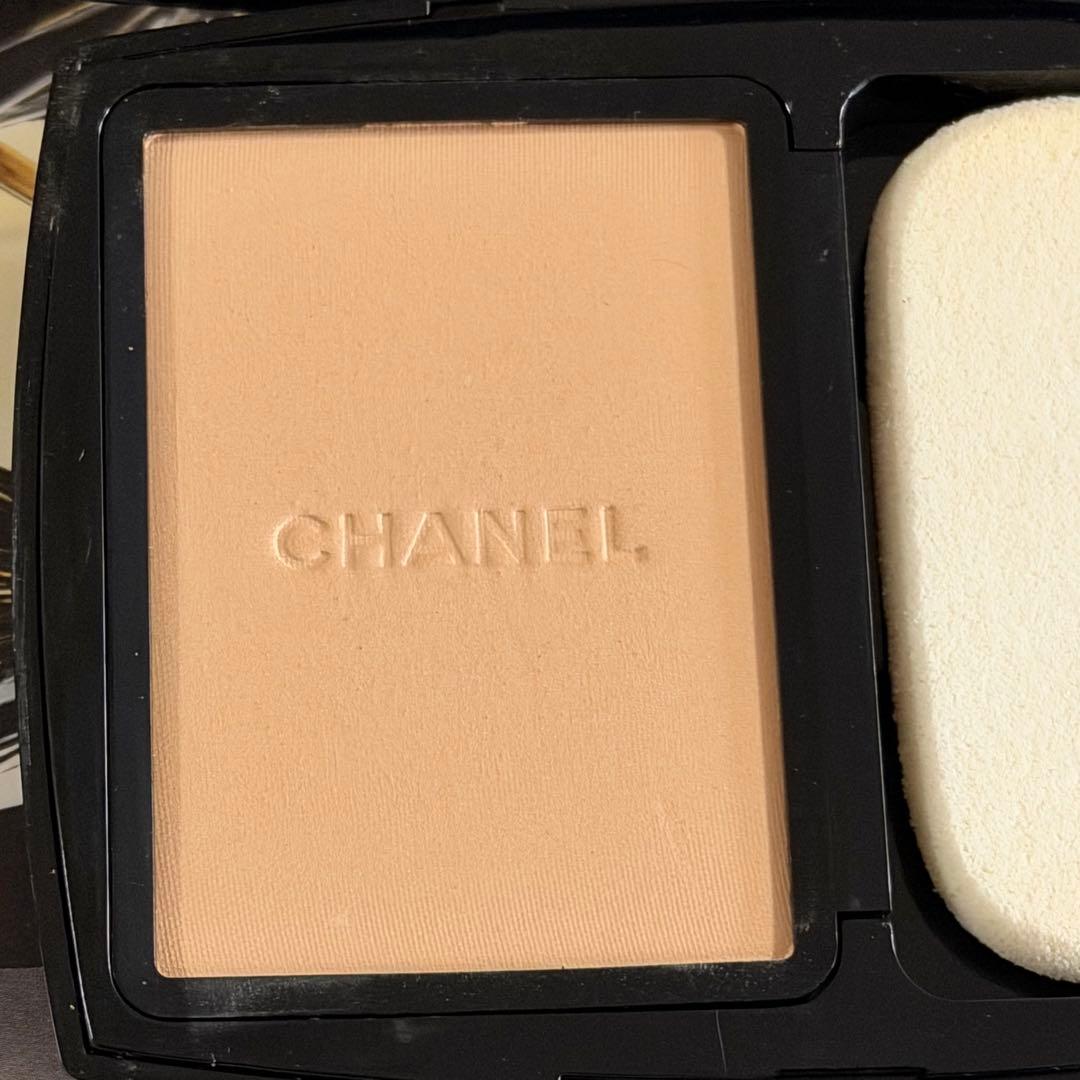 未使用に近い☆CHANEL☆ヴィタルミエール ドゥスール コンパクト # 10