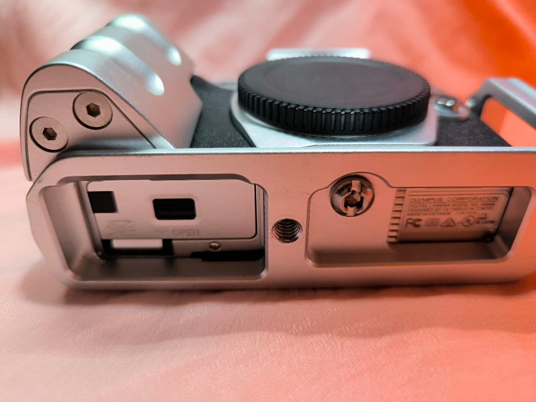 シャッター数2216 OM-D E-M10 Mark III グリップ付き