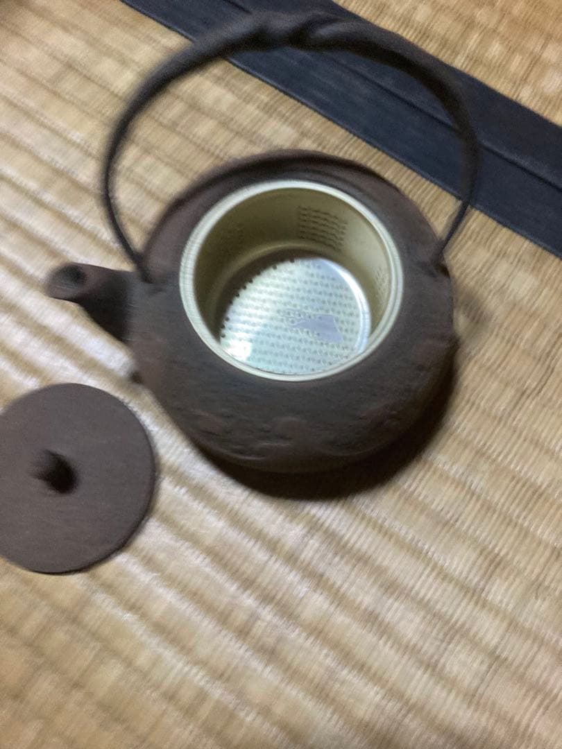 波模様の鉄製鉄瓶