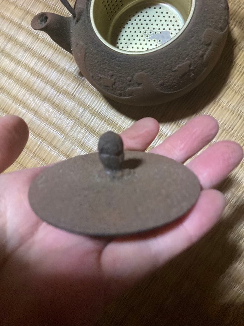 波模様の鉄製鉄瓶