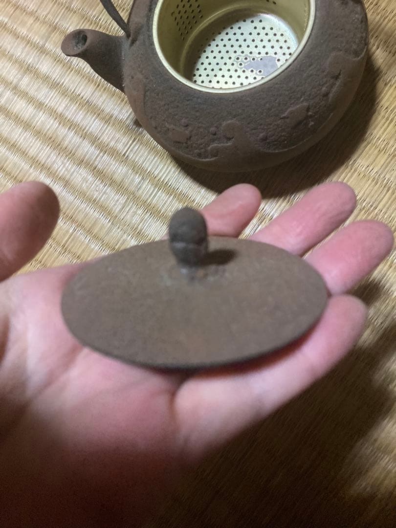 波模様の鉄製鉄瓶
