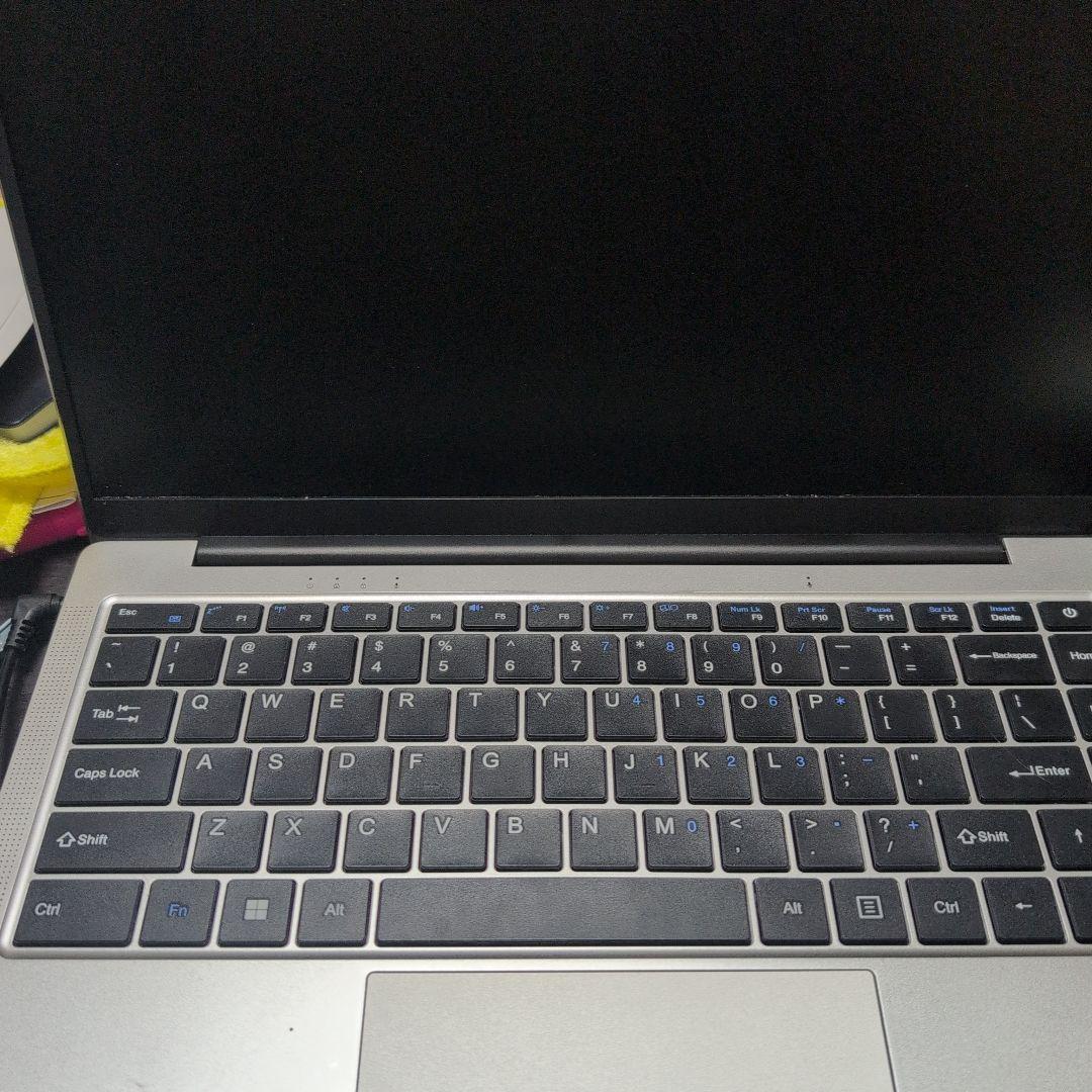 シルバー ノートパソコン Intel搭載