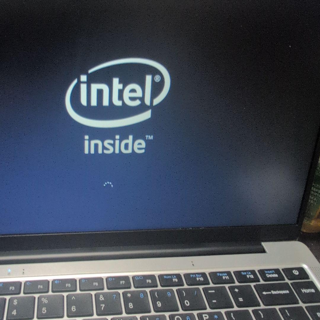 シルバー ノートパソコン Intel搭載