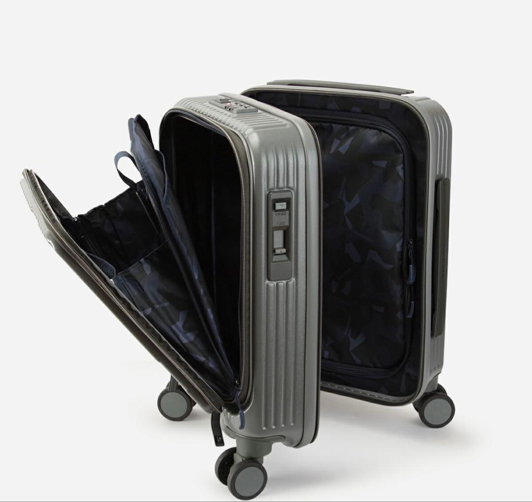 人気色　イノベーター キャリーバック　スーツケース 21L 機内持込OK 緑