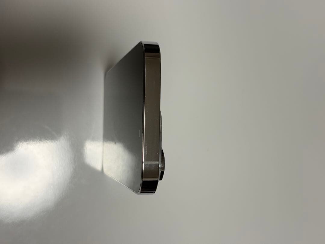 iPhone 14pro 256GB シルバー　背面割れ有り