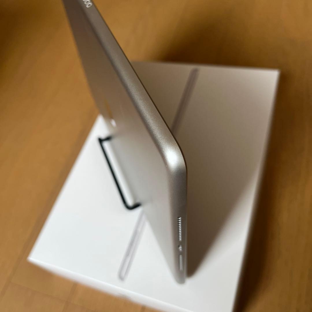 iPad シルバー第9世代 64GB本体wi-fiモデル