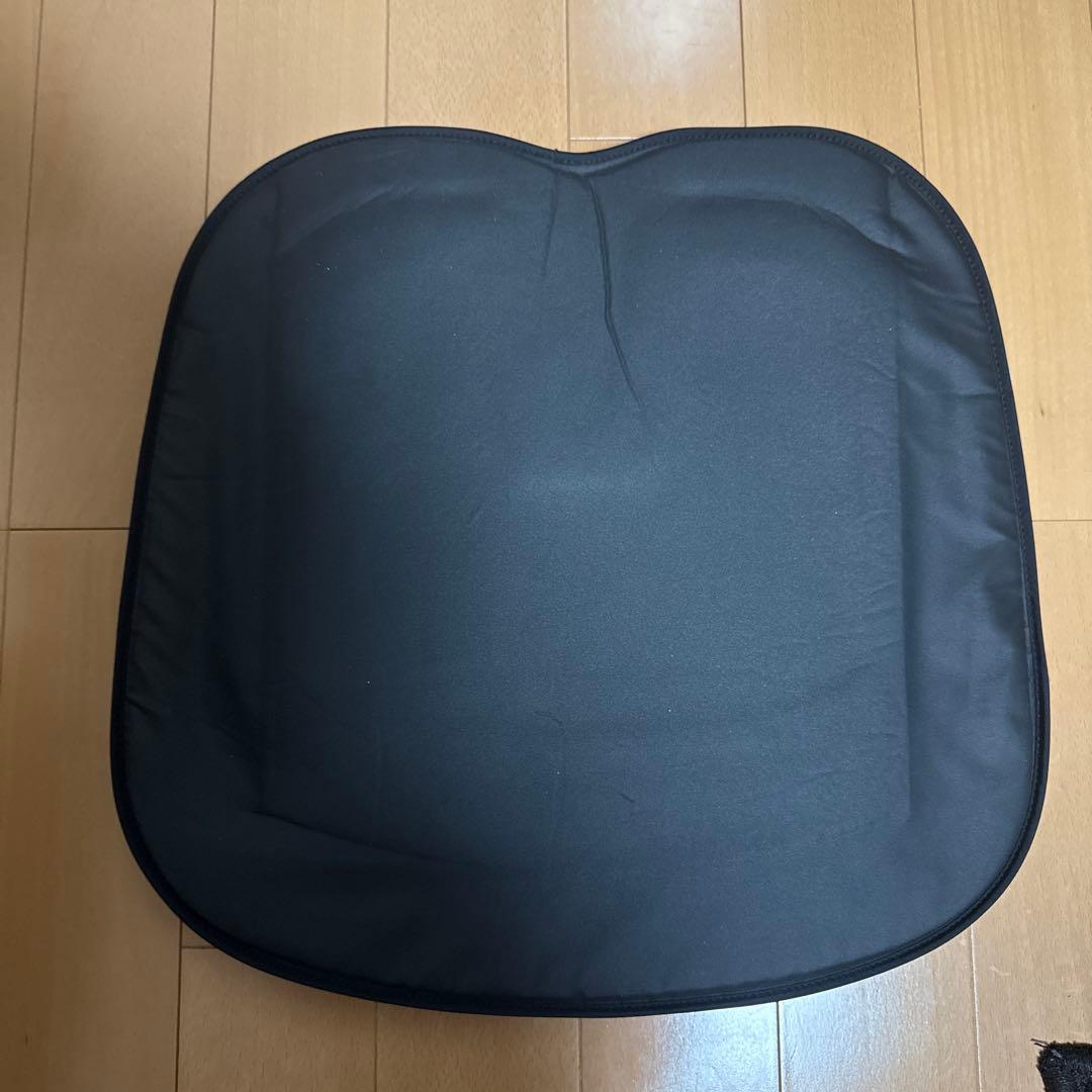 EXGEL ブラック姿勢矯正クッション