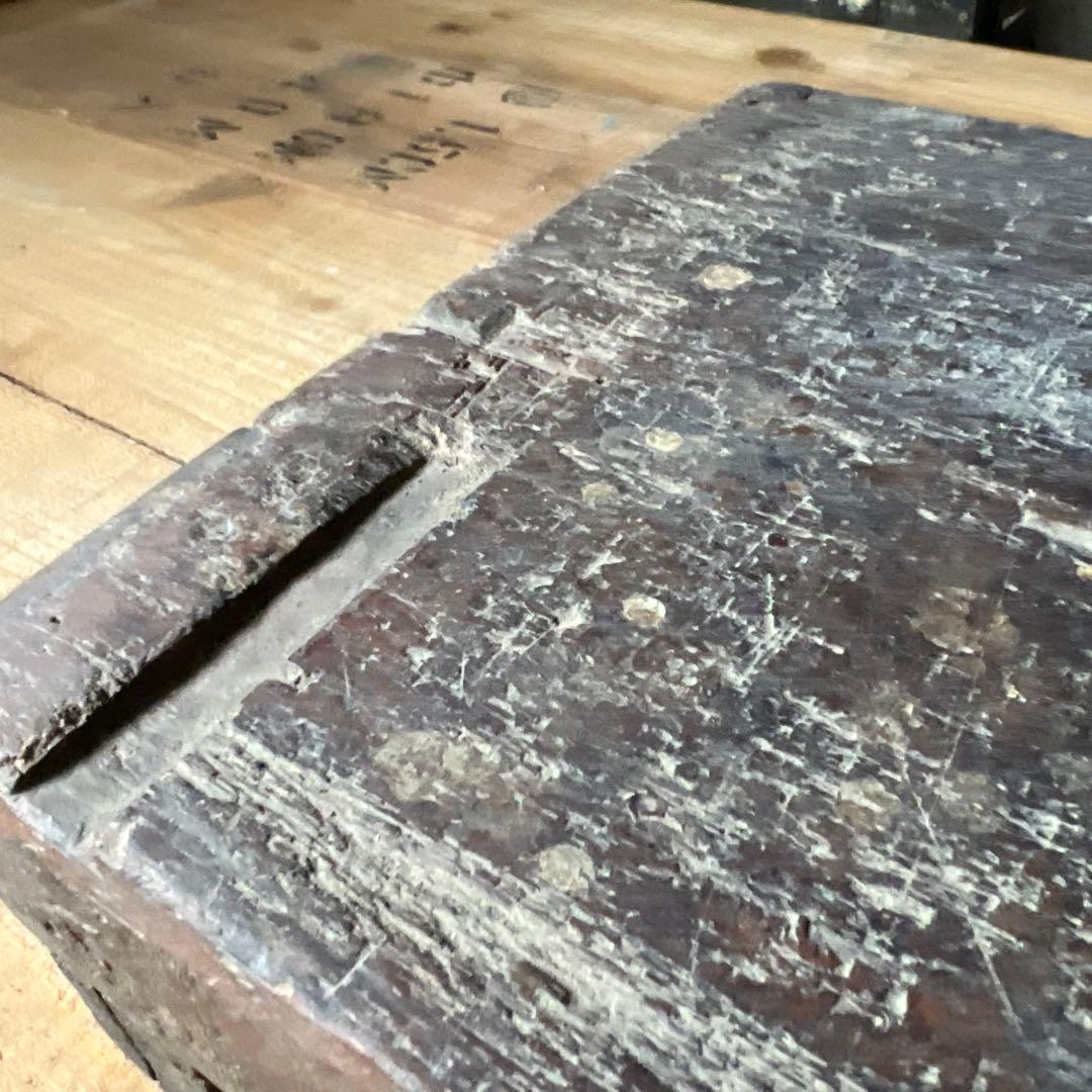 実家整理　古い木の展示台