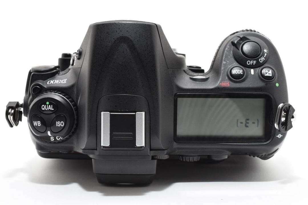 ニコン　Nikon D300 ボディ 《純正バッテリー 充電器付 動作良好》