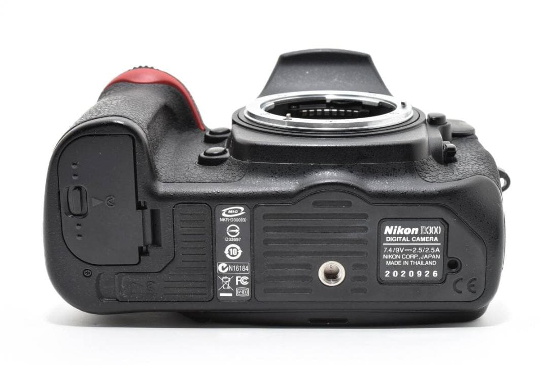 ニコン　Nikon D300 ボディ 《純正バッテリー 充電器付 動作良好》