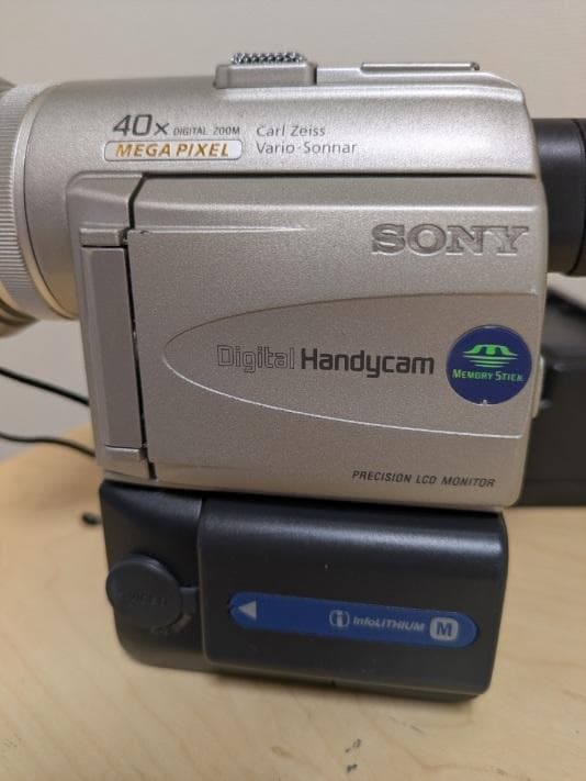 ビデオカメラ SONY HANDYCAM DCR-PC100