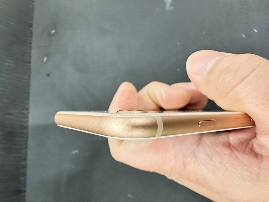 Apple iPhone 8 ゴールド本体 64GB ドコモ SIMフリー