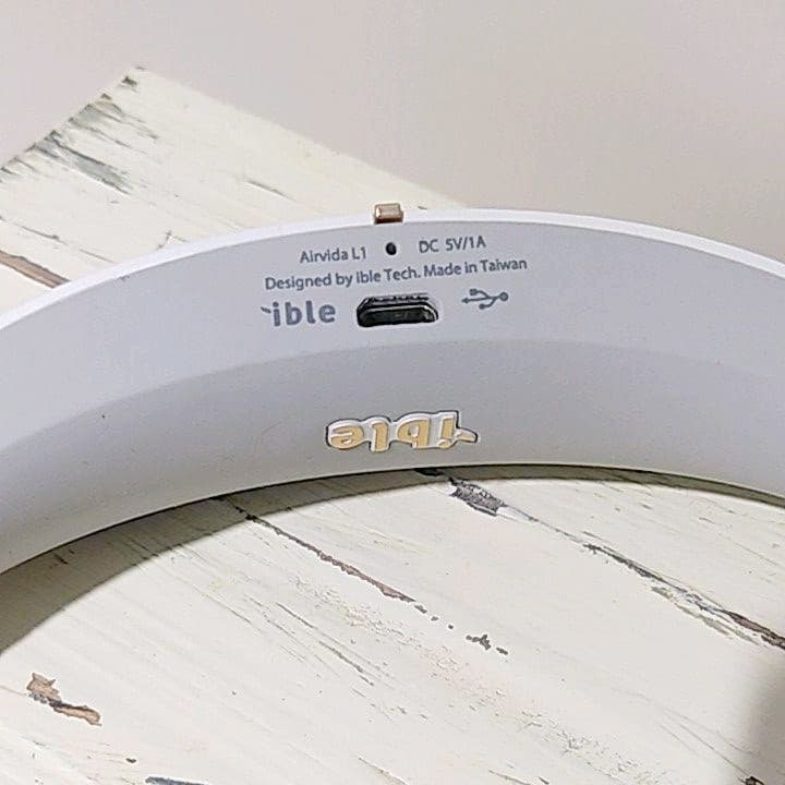 首掛け空気清浄機　エアビ-ダL1 パ-ルホワイト　中古品