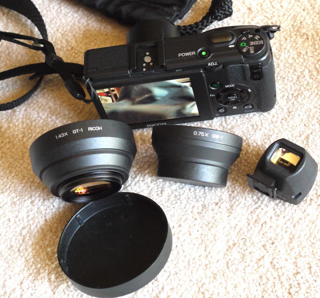 RICOH GR DIGITAL Ⅱ （他にレンズ２本と光学ファインダー付き）