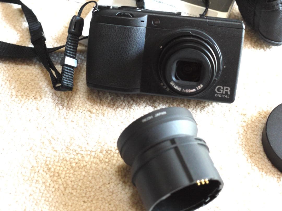 RICOH GR DIGITAL Ⅱ （他にレンズ２本と光学ファインダー付き）
