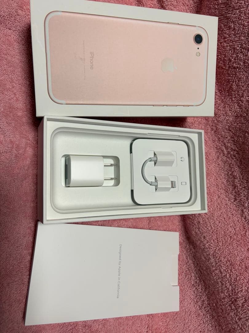 8*2様 iPhone 7 ローズゴールド128GB SIMロック解除済み