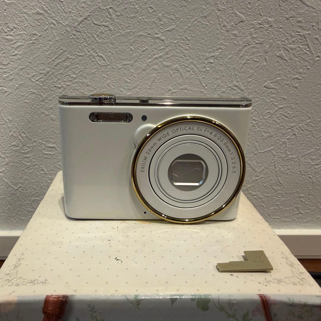 カシオ EXILM EX-JE10 ホワイト
