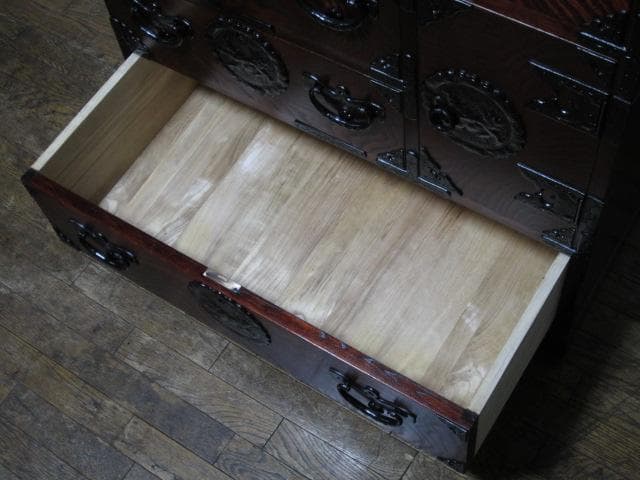 美品 伝統工芸 欅材 拭き漆塗 唐獅子 南部鉄金具 民芸 岩谷堂箪笥 鍵付き