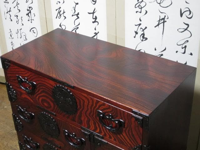 美品 伝統工芸 欅材 拭き漆塗 唐獅子 南部鉄金具 民芸 岩谷堂箪笥 鍵付き