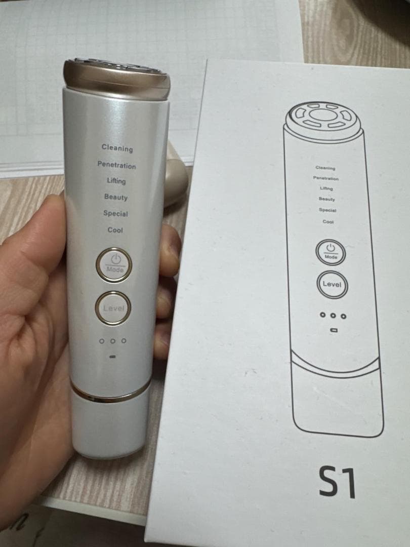 美顔器 1台多役 EMS 高性能 美容器 RF温冷美顔器 多機能美容器リフト b
