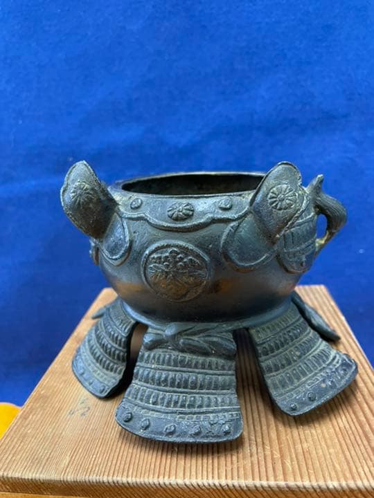 銅製　香炉　鎧兜