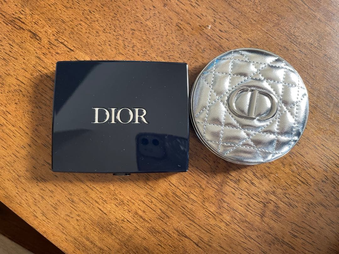 Dior アイシャドウパレットとグロウパウダーセット