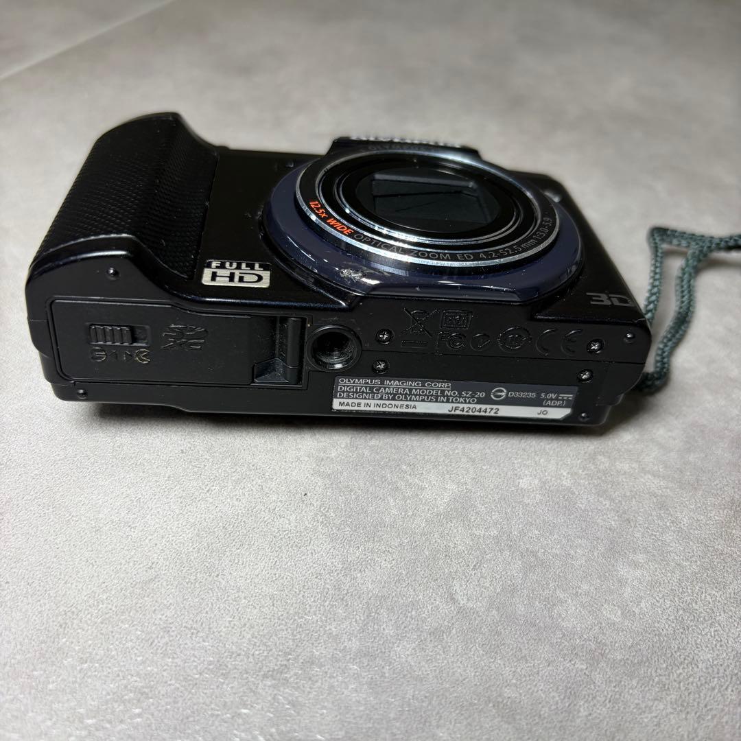 オリンパスのデジタルカメラ　OLYMPUS SZ-20