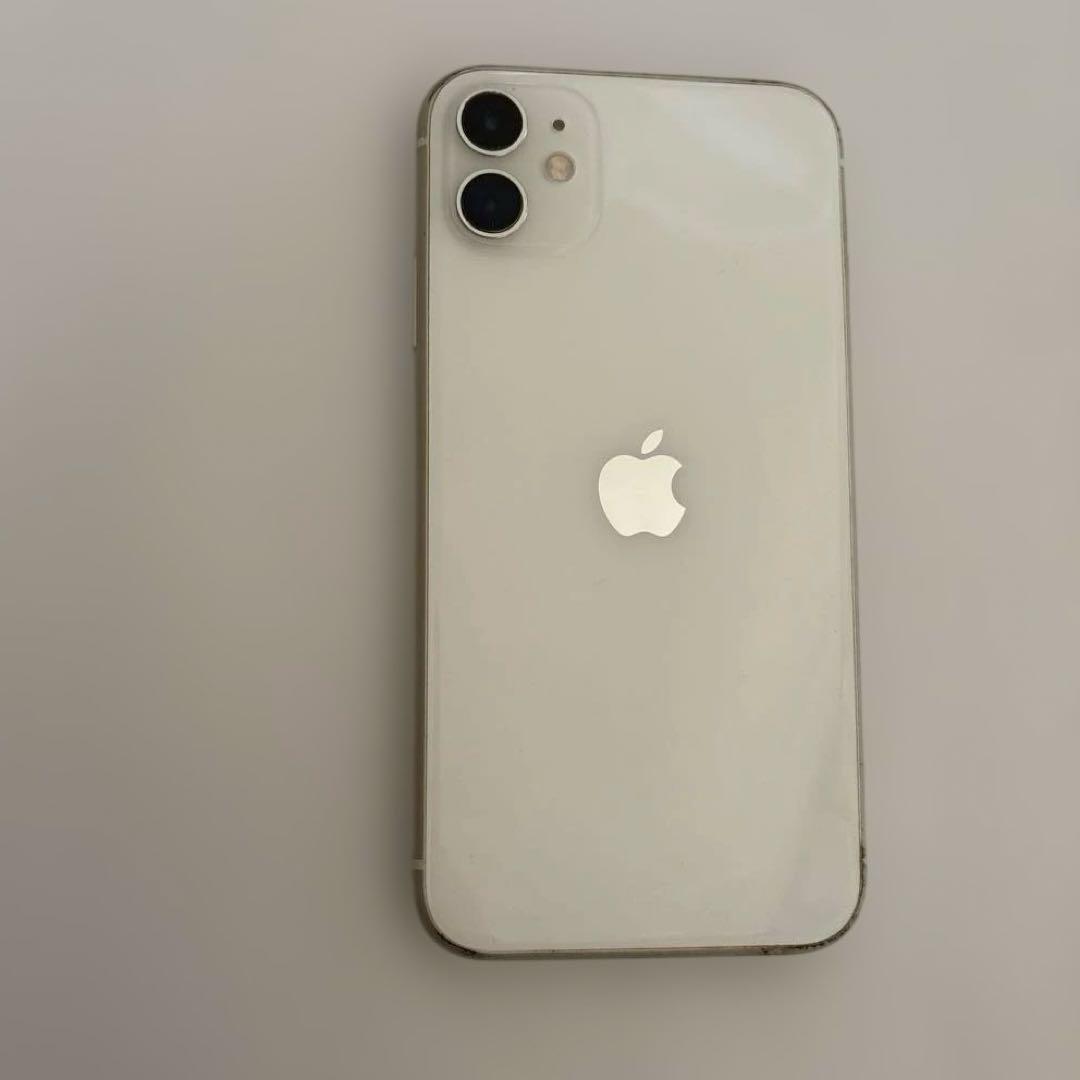 iPhone11 本体 ホワイト　128GB ケース付き