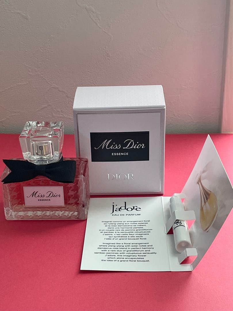 ［新品　未使用品］ミスディオールエッセンス（パルファン）35mｌ＆おまけ付き