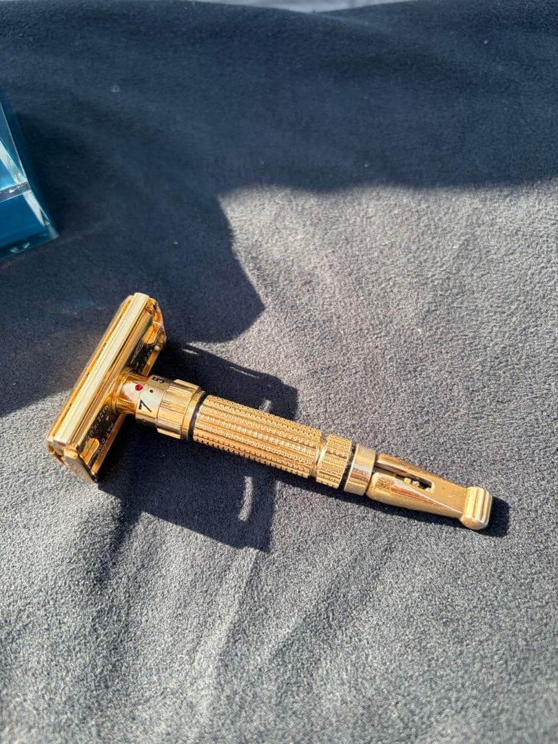 Gillette Adjustable toggle 両刃カミソリDate:F4