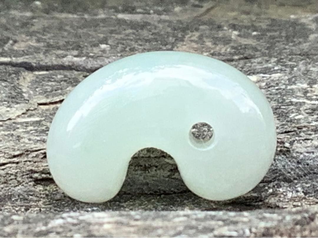 ✳極上物　糸魚川翡翠*氷＊　60万円以上の高額端材使用勾玉ソーティング付本物‼️