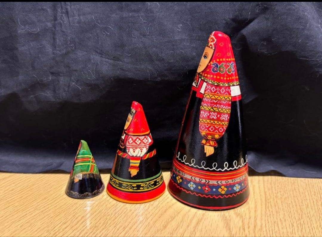月末セール‼️ロシア　アーティスト　ダロブエア作品　三角マトリョーシカ　3体