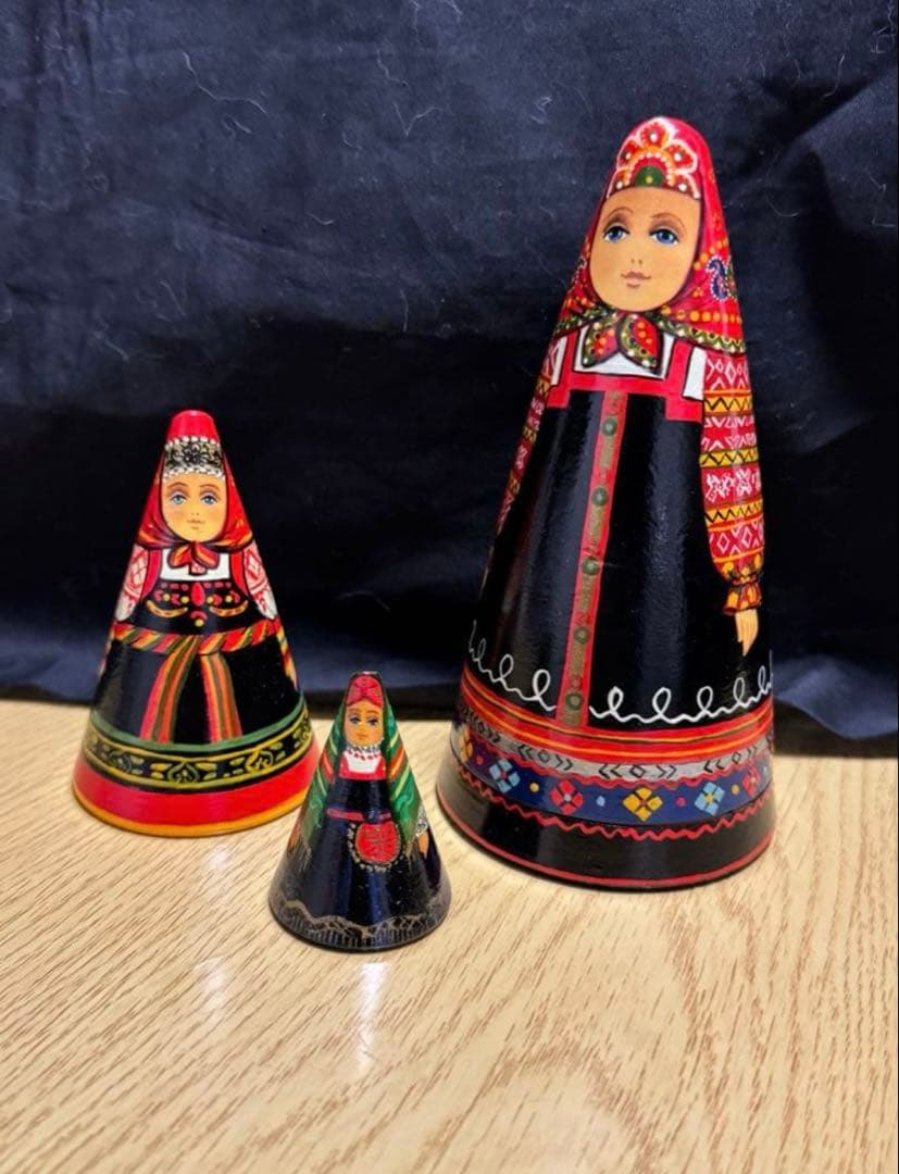 月末セール‼️ロシア　アーティスト　ダロブエア作品　三角マトリョーシカ　3体
