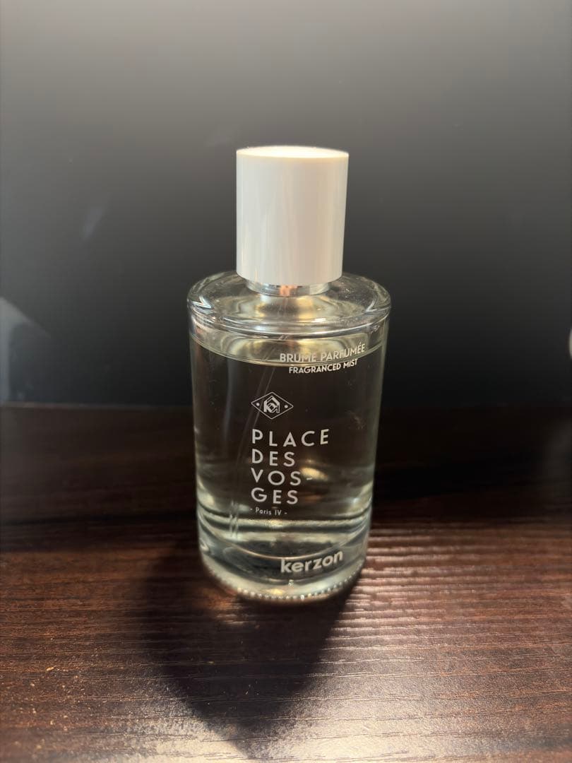 kerzon PLACE DES VOSGES バラとレンガの香り