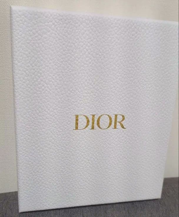 Dior プラチナ　バースデーギフト
