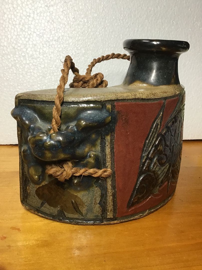 壺屋焼き　やちむん　小橋川清正　赤絵魚紋抱瓶　新品　美品