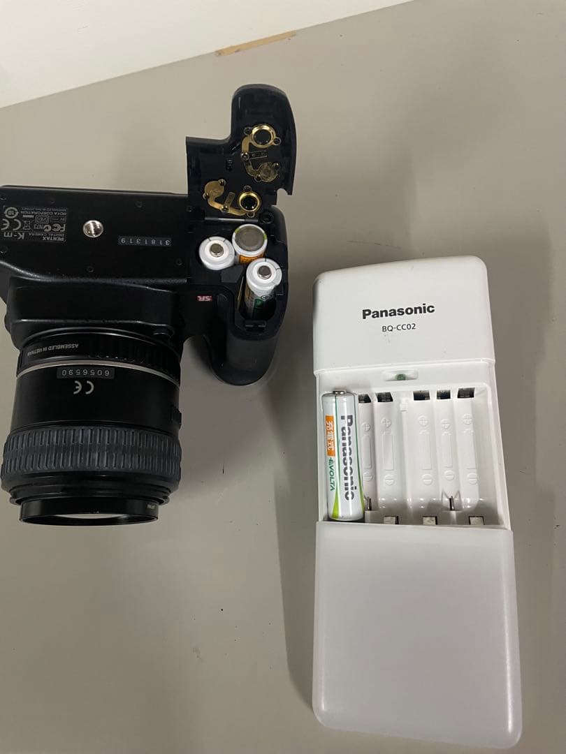 美品 PENTAX K-m デジタル一眼レフカメラ レンズ3個付き 充電機あり