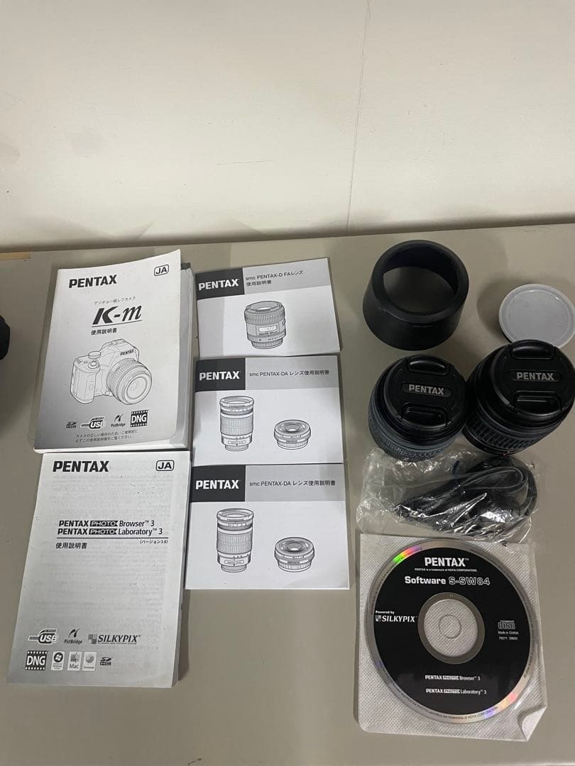 美品 PENTAX K-m デジタル一眼レフカメラ レンズ3個付き 充電機あり