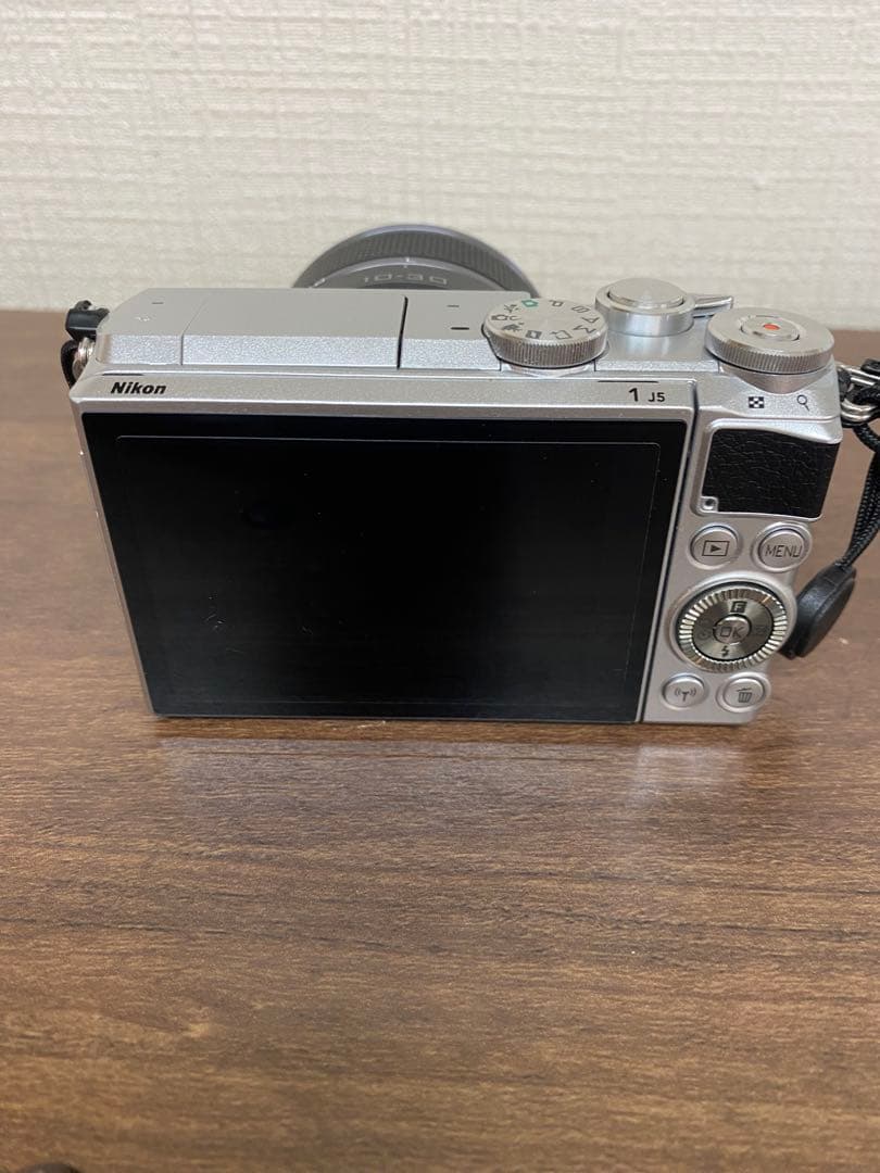 Nikon 1 J5 1NIKKOR 10-30mm 3.5〜5.6 VR