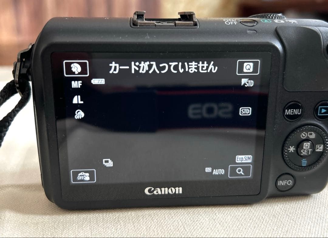 Canon EOS M ミラーレス一眼 レンズ2本 アダプター・90EX・充電器