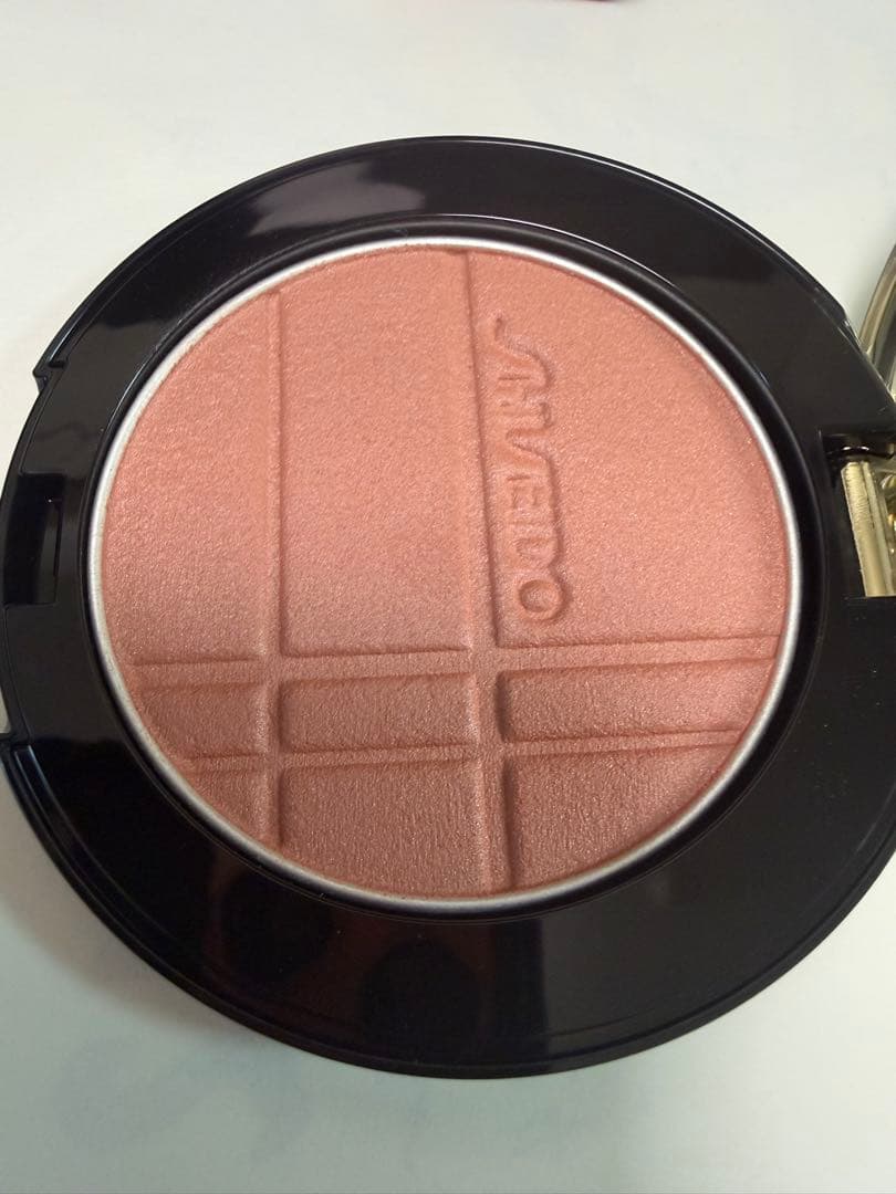 SHISEIDO カラー+グロウエンハンサー04 Coral Moonstone