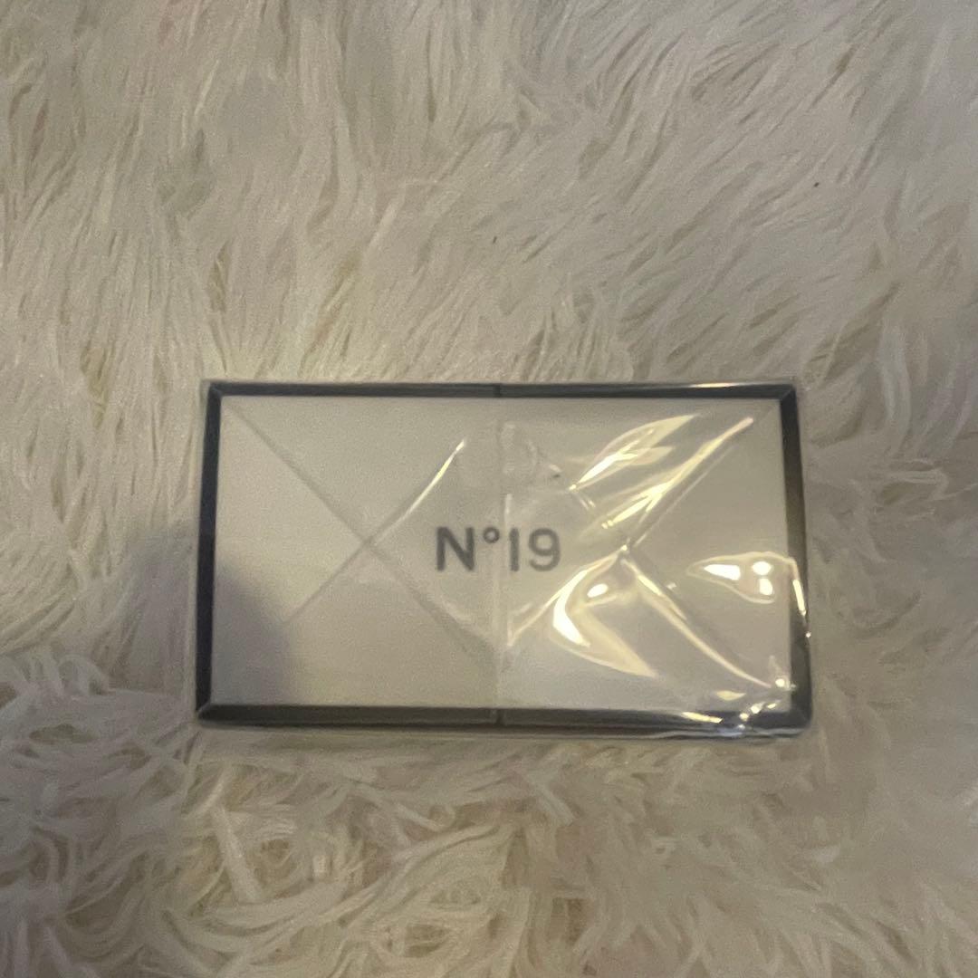 新品未開封　CHANEL シャネル N°19 パルファム 香水　14ml