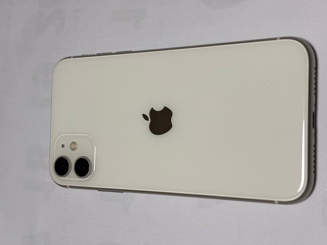 Apple iPhone 11 ホワイト 64GBバッテリー72%