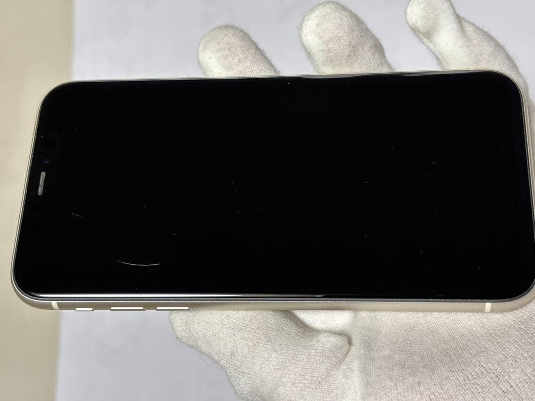 Apple iPhone 11 ホワイト 64GBバッテリー72%