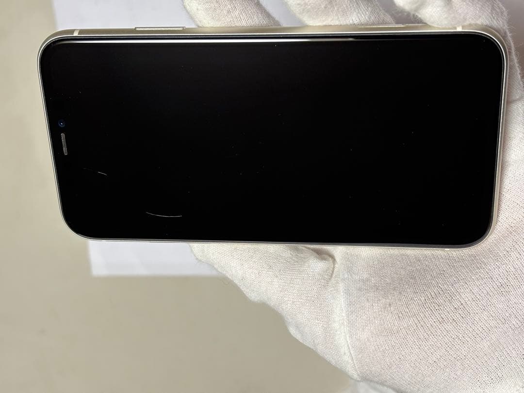 Apple iPhone 11 ホワイト 64GBバッテリー72%