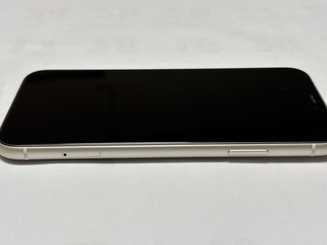 Apple iPhone 11 ホワイト 64GBバッテリー72%